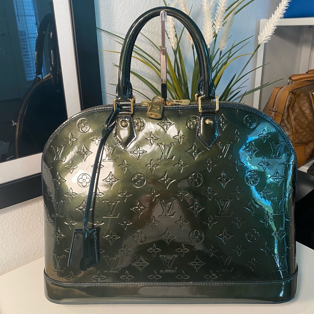 Louis Vuitton GM Alma Vernis in Bleu Nuit COA - Picture 3 of 16